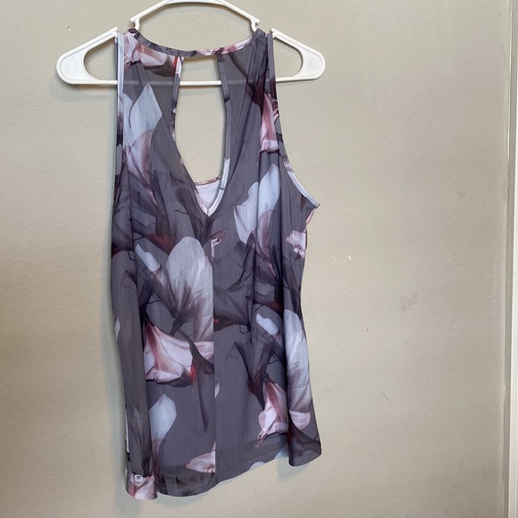 Fabletics Gray Floral Bess Pointelle Mesh Tank Large - Picture 2 of 3